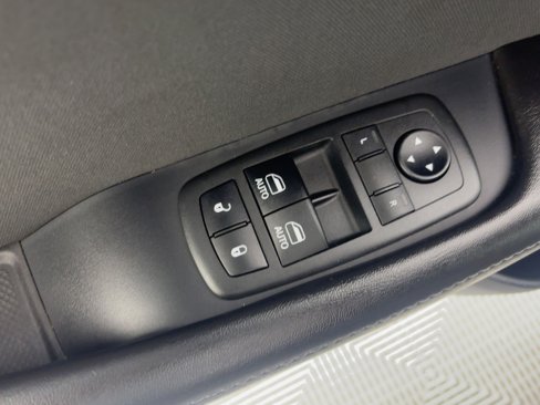 Used 2019 Dodge Challenger SXT image 18