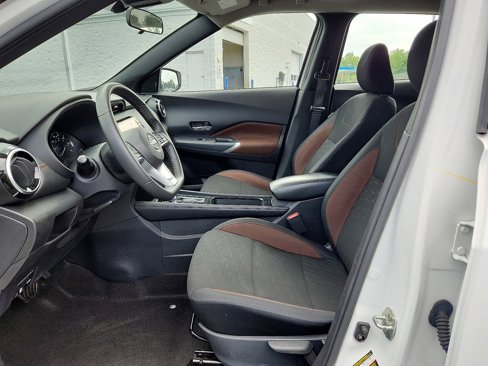 Used 2024 Nissan Kicks SR image 12