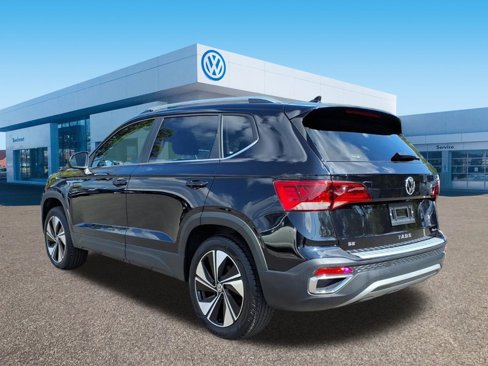 Certified 2024 Volkswagen Taos SE image 5