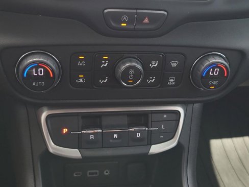 Used 2024 GMC Terrain SLE w/ Driver Convenience Package image 28