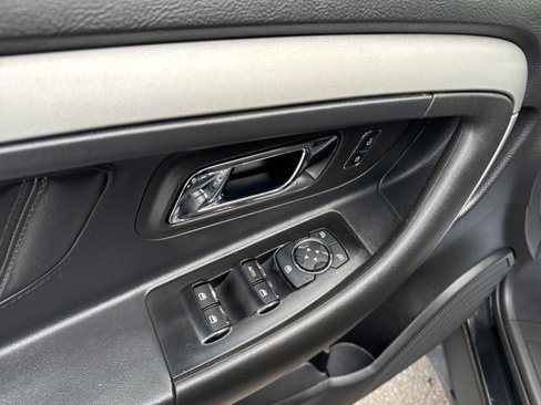 Used 2015 Ford Taurus SEL image 16