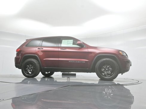 Used 2017 Jeep Grand Cherokee Laredo image 4