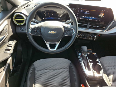Certified 2025 Chevrolet Trax LT w/ LT Convenience Package image 11