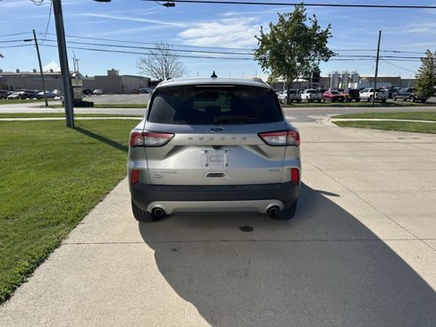 Used 2022 Ford Escape Titanium image 4