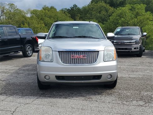 Used 2011 GMC Yukon XL SLE w/ Suspension Package, Off-Road image 2