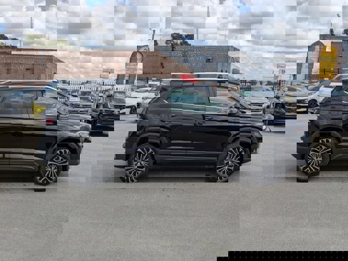New 2025 Volkswagen Taos SE image 2