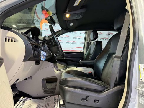 Used 2017 Dodge Grand Caravan SXT image 14