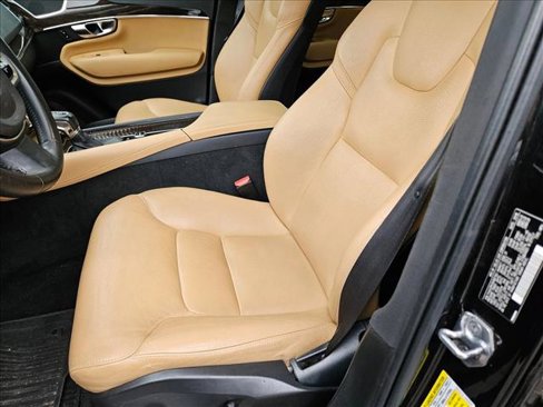 Used 2016 Volvo XC90 T6 Momentum w/ Momentum Plus Package image 15