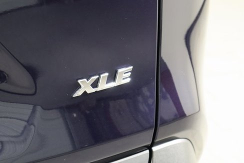 Used 2020 Toyota RAV4 XLE Premium image 7