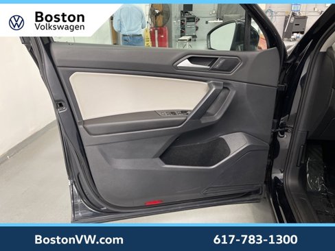 Certified 2021 Volkswagen Tiguan SE w/ Panoramic Sunroof Package image 26