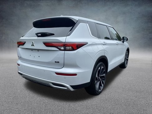 Used 2023 Mitsubishi Outlander SE image 8