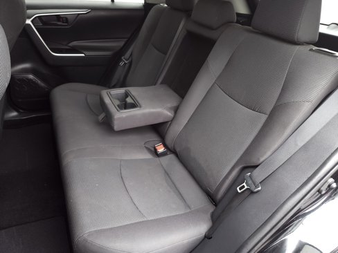 Used 2021 Toyota RAV4 LE image 25