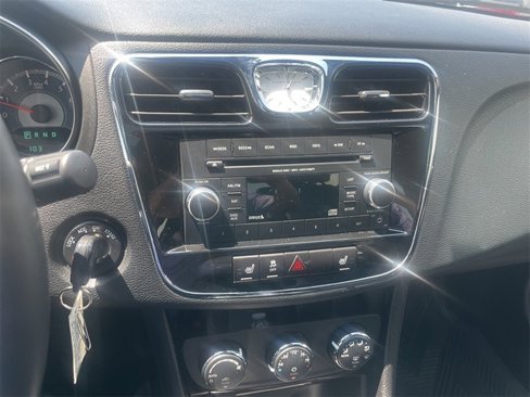 Used 2013 Chrysler 200 Limited image 7