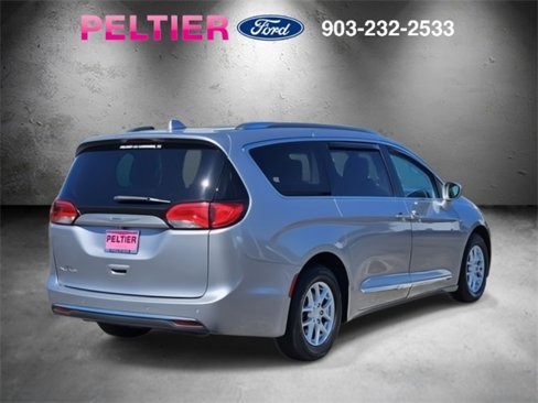 Used 2020 Chrysler Pacifica Touring-L image 5
