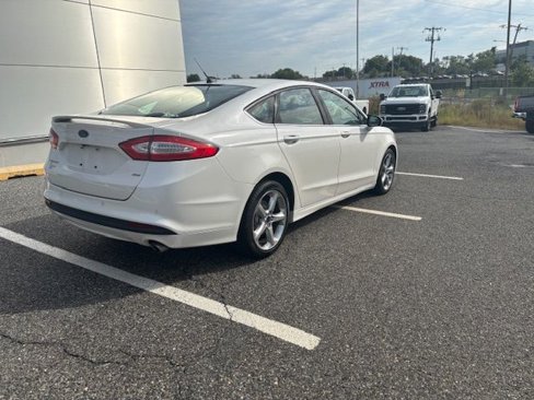 Used 2015 Ford Fusion SE image 7