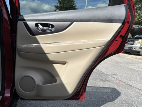 Used 2015 Nissan Rogue SV w/ SV Premium Package image 12