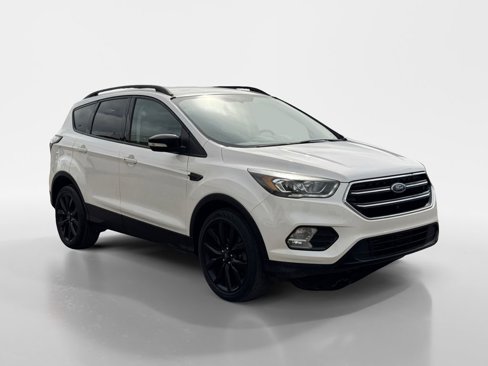 Used 2017 Ford Escape Titanium image 9