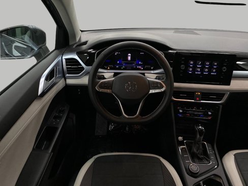 New 2025 Volkswagen Taos SE image 4