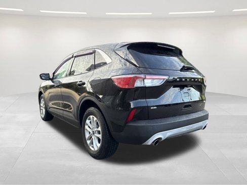Used 2020 Ford Escape SE image 3