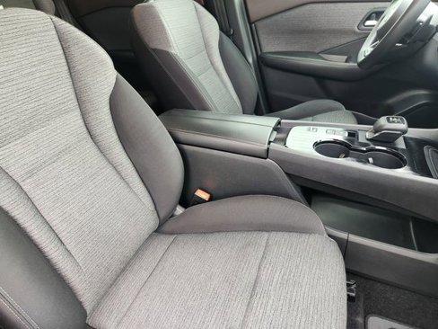 Used 2021 Nissan Rogue SV image 15