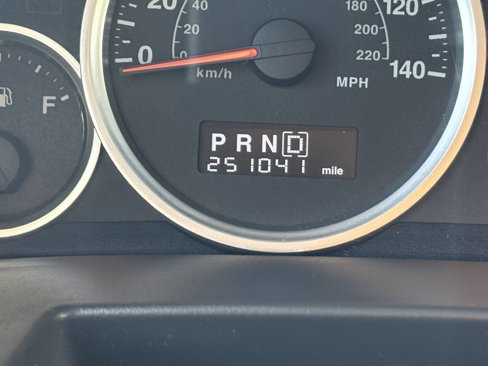 Used 2010 Jeep Commander Sport image 39