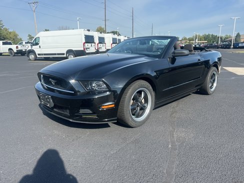 Used 2013 Ford Mustang Convertible image 4