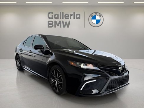 Used 2022 Toyota Camry SE image 4