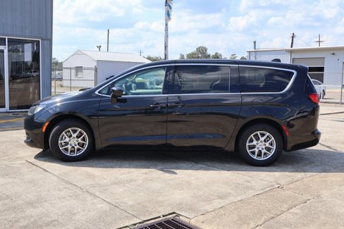 Used 2022 Chrysler Voyager LX image 25