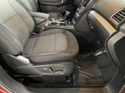 Used 2018 Ford Explorer XLT w/ Equipment Group 201A image 29