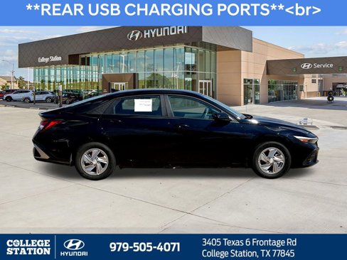 Used 2024 Hyundai Elantra SE image 10
