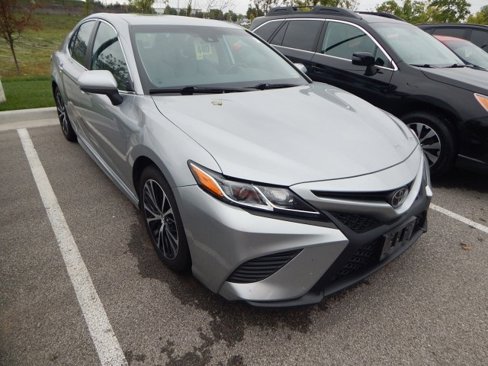 Used 2020 Toyota Camry image 3