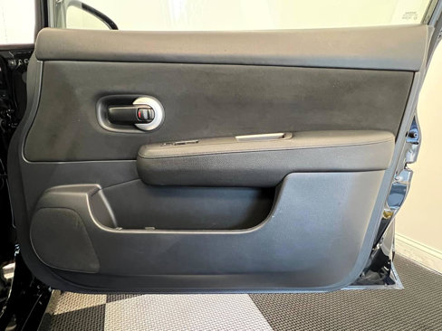 Used 2012 Nissan Versa SL w/ SL Navigation Pkg image 11