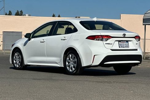 Used 2022 Toyota Corolla LE image 9