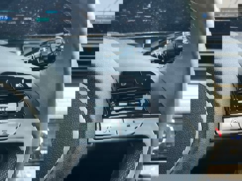 Certified 2025 Hyundai Elantra SEL image 29