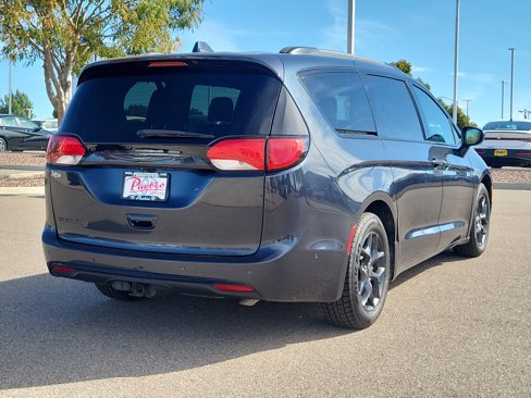Used 2020 Chrysler Pacifica Touring-L image 3