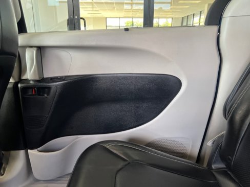 Used 2020 Chrysler Voyager Lxi image 17
