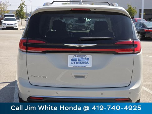 Used 2021 Chrysler Pacifica Touring-L w/ Premium & Safety Sphere Group image 17