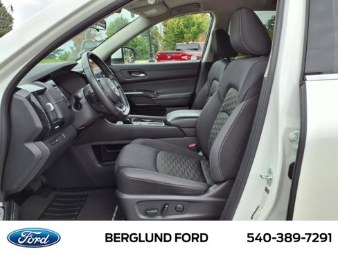 Used 2022 Nissan Pathfinder SV image 18