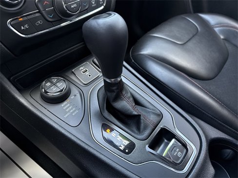 Used 2021 Jeep Cherokee Trailhawk image 16
