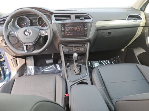 Certified 2020 Volkswagen Tiguan SE image 9