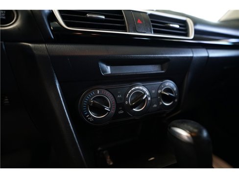 Used 2016 MAZDA MAZDA3 i Touring image 21