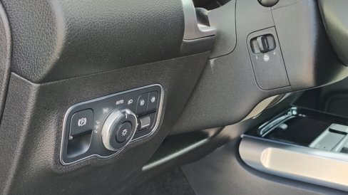 Used 2021 Mercedes-Benz GLB 250 4MATIC image 12