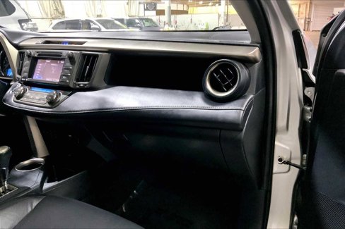 Used 2015 Toyota RAV4 Limited image 18