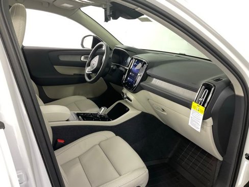 New 2025 Volvo XC40 B5 Plus w/ Protection Package Premier image 29