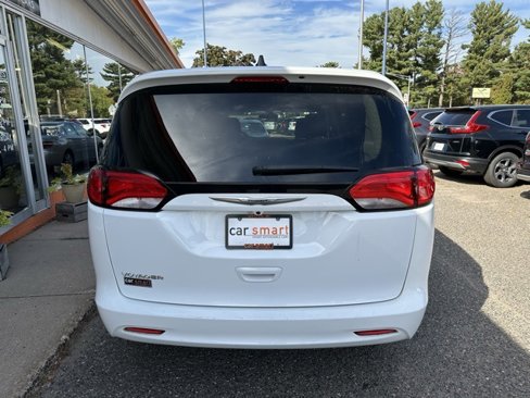 Used 2021 Chrysler Voyager LX image 6