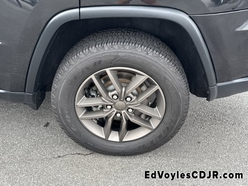 Used 2016 Jeep Grand Cherokee Laredo 75th Anniversary image 13