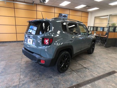 Used 2018 Jeep Renegade Altitude image 7