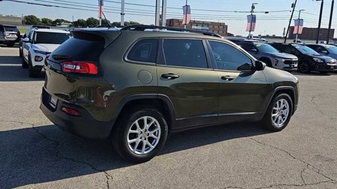 Used 2016 Jeep Cherokee Sport image 8