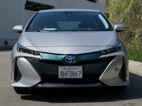Used 2018 Toyota Prius Prime Premium image 3