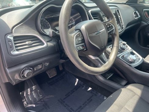 Used 2016 Chrysler 200 Limited image 11
